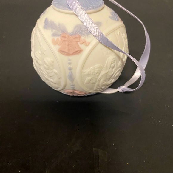 LLADRO 1991 Porcelain Christmas Ball. Retired - Picture 3 of 9